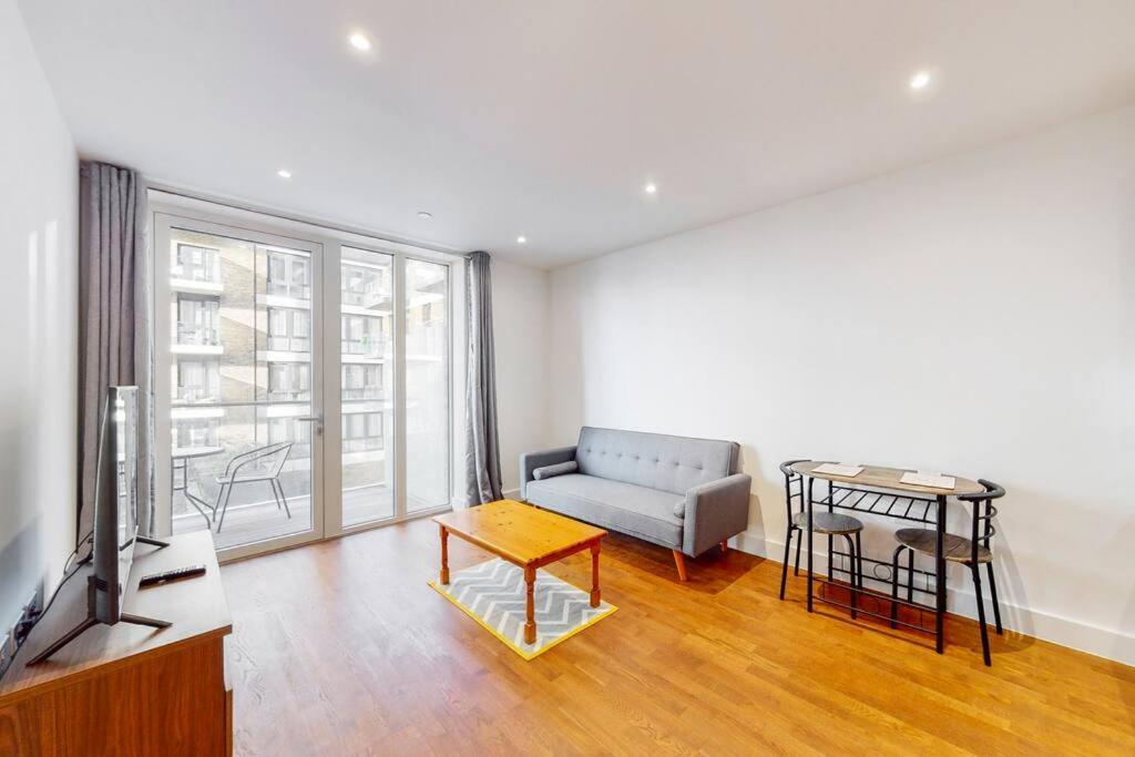 Lovely 1 Bedroom In Royal Arsenal Riverside ロンドン エクステリア 写真