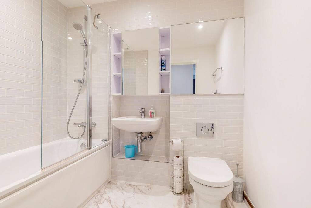 Lovely 1 Bedroom In Royal Arsenal Riverside ロンドン エクステリア 写真